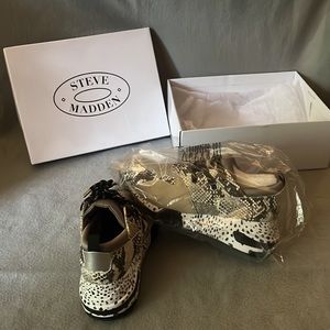 Steve Madden sneaker